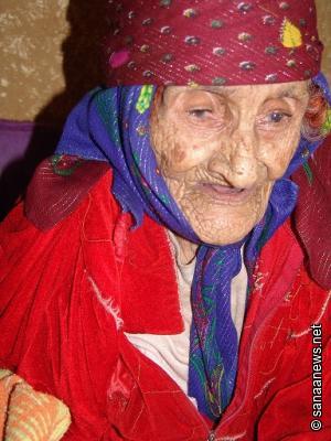  تعيش في مسكن إيجار : أكبر معمرة يمنية 142عاما لديها من الأحفاد 246 12-02-26-1968634209