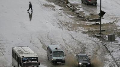 صنعاء نيوز - 
تسببت العاصفة التي شهدتها مدينة أسوان المصرية بالعديد من الحوادث، نتيجة الرياح والأمطار والسيول التي اجتاحتها.