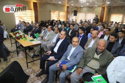 صنعاء نيوز - كرمت نقابة ملاك صيدليات المجتمع في صنعاء، اليوم الخميس، الشخصيات الأكثر تأثيراً وفاعلية في القطاع الصيدلاني