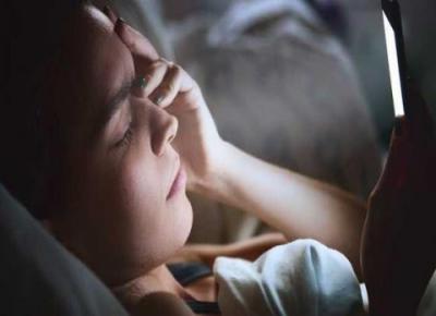 صنعاء نيوز - اقترحت دراسة جديدة أن يطفئ الشخص الذي يريد الخلود إلى النوم جميع الأنوار حتى تلك الصغيرة في الأجهزة الإلكترونية التي قد لا تزعج العين لكنها تربك وظائف الدماغ خلال النوم.