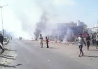 صنعاء نيوز - قتل لاجئ صومالي برصاص مسلحين في مدينة عتق مركز محافظة شبوة، شرقي اليمن.