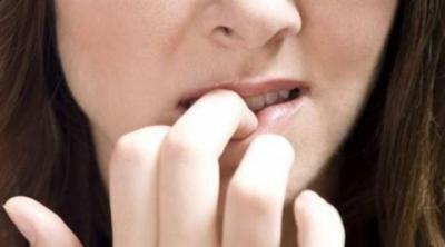 صنعاء نيوز - قضم الأظافر عادة غير صحية، لكن على المدى الطويل، هل تساءلت عما تحدثه؟!
سنتعرف في هذا المقال على الآثار الجانبية لهذه العادة السيئة.
