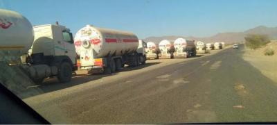 صنعاء نيوز -  
تستمر منع قبائل مسلحة دخول ناقلات النفط والغاز مدينة عتق عاصمة محافظة شبوة، 