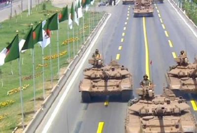 صنعاء نيوز - جيش الجزائر: رسالتان للداخل والخارج من استعراض 5 يوليو الضخم مفادها أن العتاد المتطور موجه حصرا للدفاع عن الوطن
