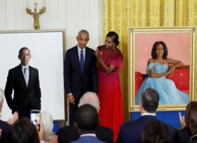 صنعاء نيوز - باراك وميشيل أوباما يزيحان الستار عن لوحتين لهما في البيت الأبيض بعد أكثر من خمس سنوات على خروج أوباما من المنصب.