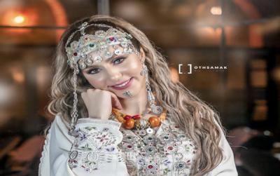 صنعاء نيوز - 
تمكنت المؤثرة المغربية غزل بنربيعةghazal_benrabia، أن تضع بصمتها الخاصة في عالم "السوشيل ميديا"، كما تمكنت من جذب عدد  هائل من المتتبعين في مختلف منصات مواقع التواصل 