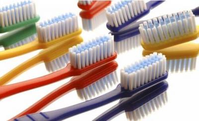 صنعاء نيوز - 
أعلن طبيب الأسنان الروسي إيليا سكلياروف، أن أكثر فرش الأسنان ضررا هي ذات الشعيرات الطبيعية
