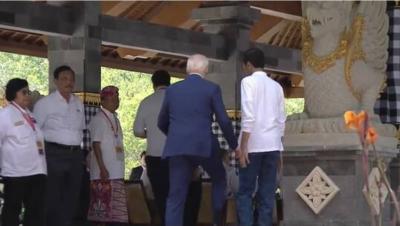 صنعاء نيوز - 
كاد الرئيس الأمريكي جو بايدن، الموجود في بالي لحضور قمة مجموعة العشرين، أن يسقط بعد تعثره في بعض السلالم