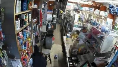 صنعاء نيوز - أصيب مغترب يمني في الولايات المتحدة الأمريكية ، برصاص مسلح هاجم متجراً يملكه في أحد أحياء مدينة نيويورك