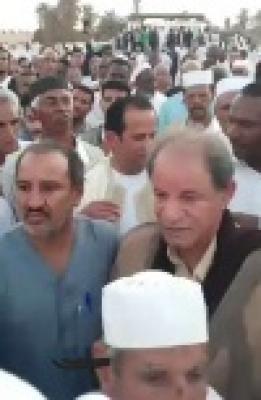 صنعاء نيوز - في مدينة قيرة الشاطي وبحضور عدد كبير من القيادات الشعبية ومكونات القبائل تم اقامة صلاة الجنازة و دفن امحمد نجل اللواء عبد الله السنوسي رئيس المخابرات