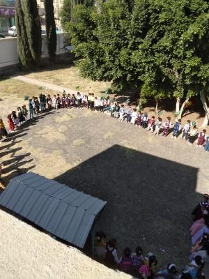 صنعاء نيوز - وقفة احتجاجية لأطفال روضة الحياة النموذجية بمدينة البيضاء بمناسبة اليوم العالمي للطفولة